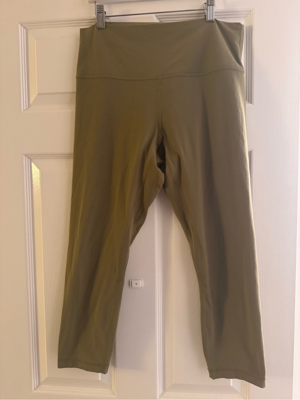 Lululemon Women’s Size 12 Olive Green Active Leggings 3/4 length
